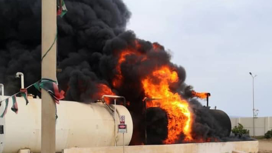 مؤسسة النفط: تضرر كل خزانات الوقود بمطار معيتيقة نتيجة قصف صاروخي