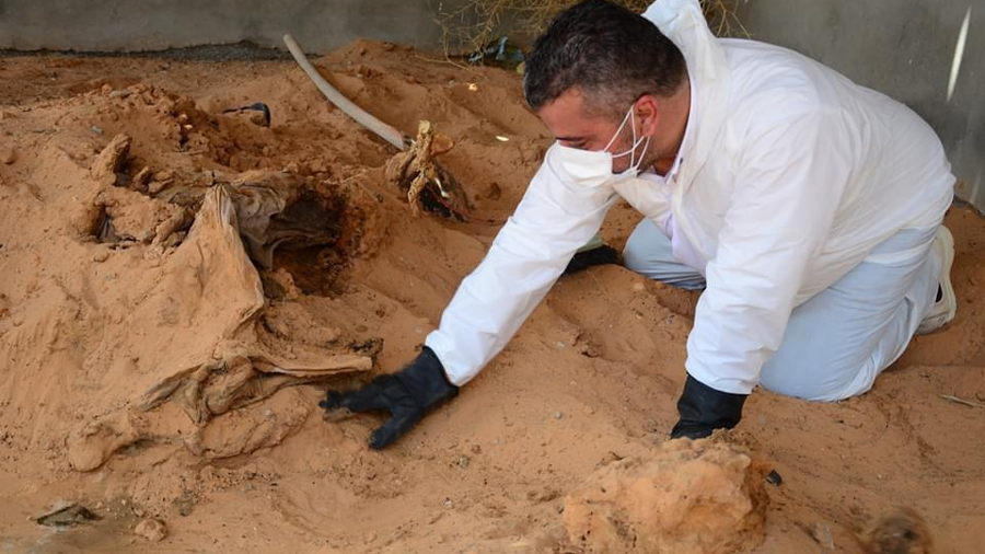 العثور على مقبرة جماعية بمنطقة الساعدية