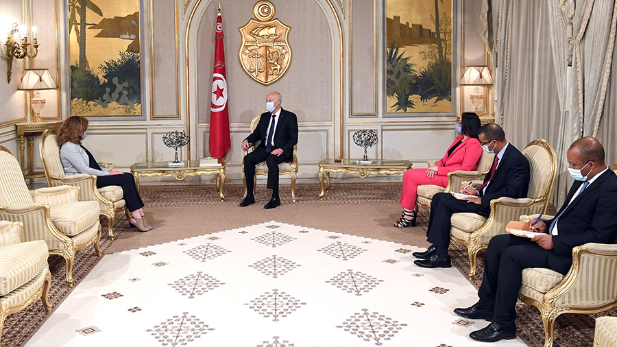 الرئيس التونسي قيس سعيد مع البعثة الأممية في ليبيا