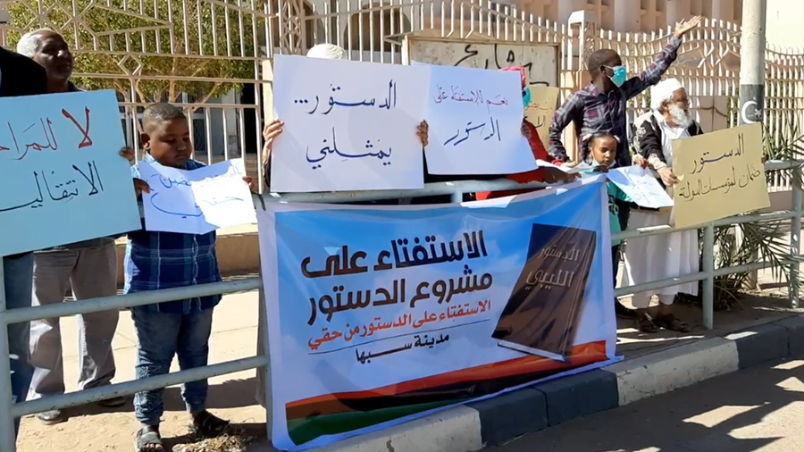 سبها: وقفة احتجاجية لحراك الاستفتاء على "الدستور حقي"