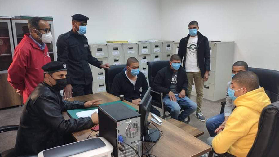 ترحيل 5 سجناء مصريين من طرابلس إلى بلادهم