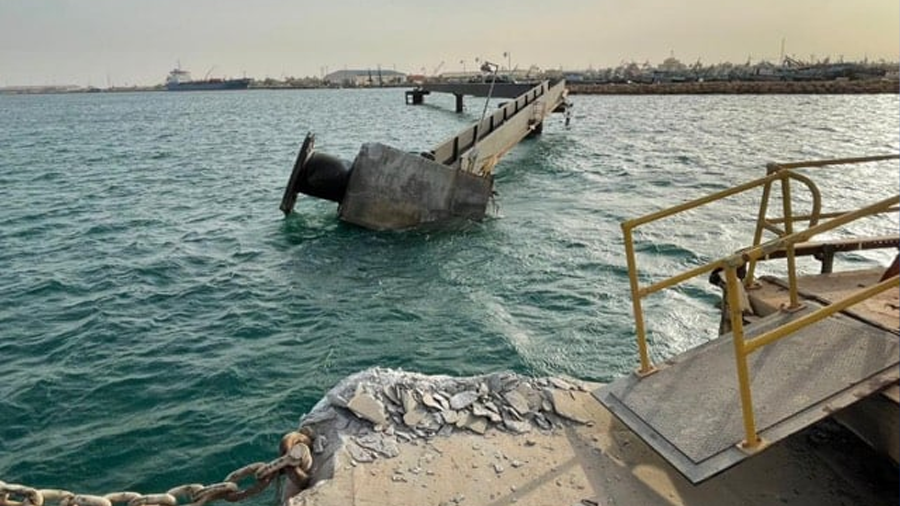 أضرار كبيرة على إثر اصطدام ناقلة نفط برصيف شركة البريقة بميناء مصراتة
