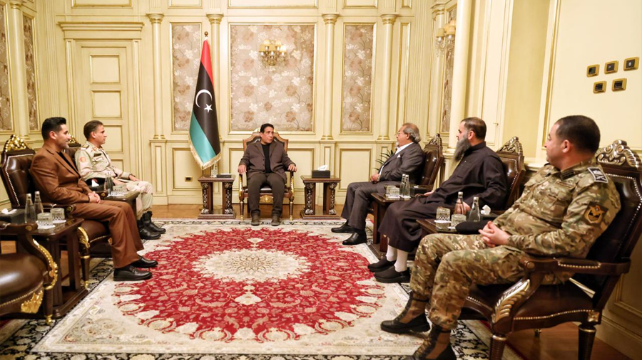 المنفي يبحث “توحيد الصف” والتنسيق المشترك مع قيادات عسكرية وأمنية