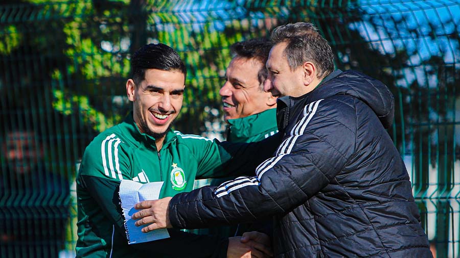 الأهلي طرابلس يتدرب بقيادة مدربه حسام البدري تحضيرًا لمواجهة الأولمبي في كأس ليبيا