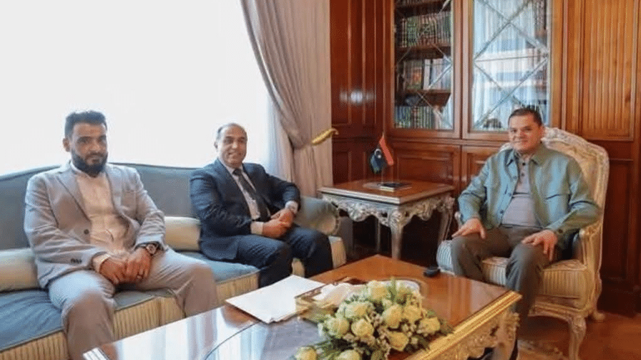 الدبيبة يأمر بصرف 13 مليون دينار لتغطية رواتب أليو سيسيه والطاقم المرافق له ووزارة الرياضة لم تصرف سوى 4 ملايين و800 ألف دينار فقط.