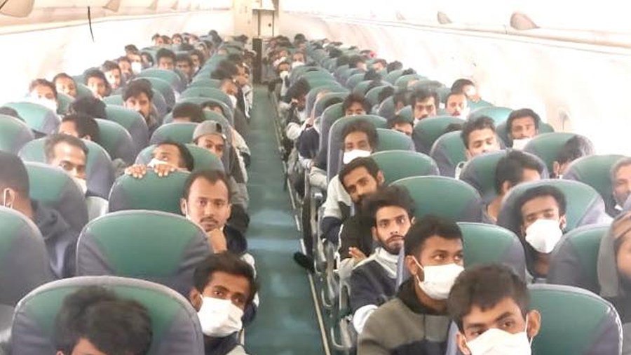 ليبيا – عودة 170 مهاجراً بنغلادشياً من ليبيا إلى بلادهم ليبيا – عودة 170 مهاجراً بنغلادشياً من ليبيا إلى بلادهم