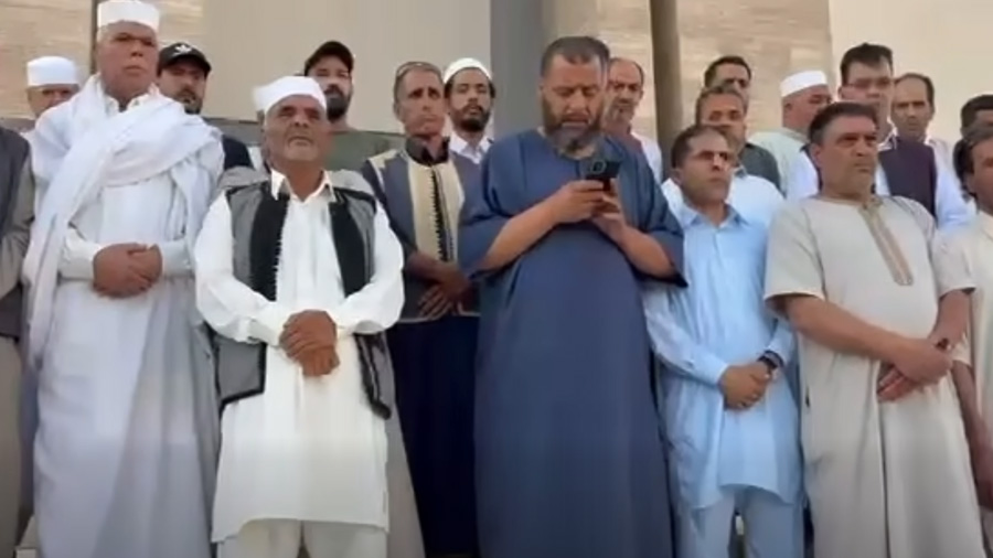 ليبيا – متظاهرون في بني وليد وترهونة يغلقون مقري البلديتين احتجاجا على انضمامهما للمنطقة الوسطى ليبيا – متظاهرون في بني وليد وترهونة يغلقون مقري البلديتين احتجاجا على انضمامهما للمنطقة الوسطى